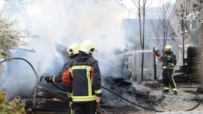 Schuur door brand verwoest in Hoogeveen