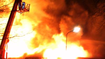 brand-vlammen-rook-hoogwerker