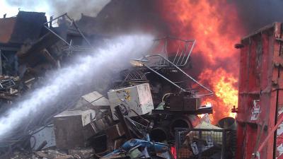 Zeer grote brand bij recyclingbedrijf in Tilburg