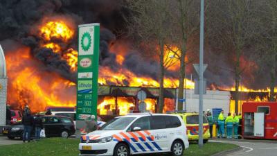 foto van grote brand kringloopwinkel Almere | Miranda van der Sloot