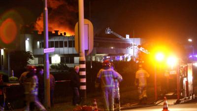 Zeer grote brand op bedrijventerrein De Kwakel