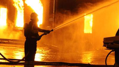 Brand legt taxi- en bergingsbedrijf in Maastricht in as