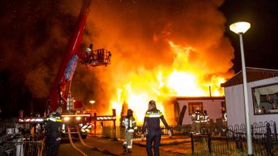 Brand verwoest woonwagen in Vlaardingen