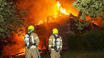 Grote brand verwoest pand scoutingvereniging in Schiedam