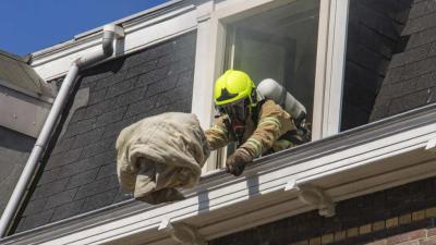Brandweer blust brandje in bed