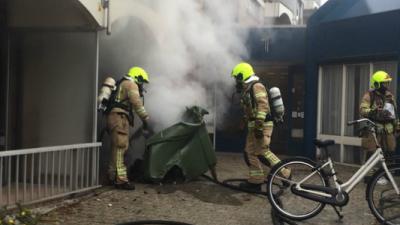 Middelbrand door brand in container