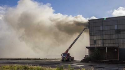 Grote brand in scheepsloods Rotterdam