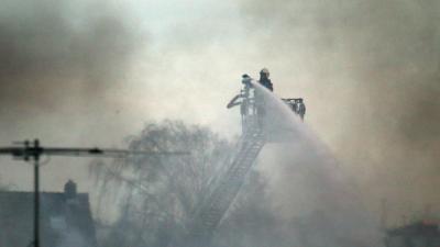 Grote brand in oude fabriek Eembrugge