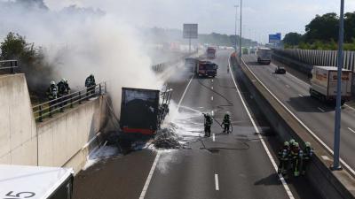 Vrachtwagen in brand op A59