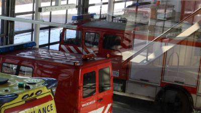 Bizar: kraaienpoten gevonden voor de uitgang brandweerkazerne
