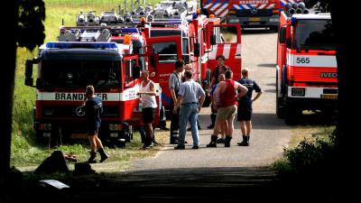 Brandweer druk met bestrijden grote heidebrand bij Ede