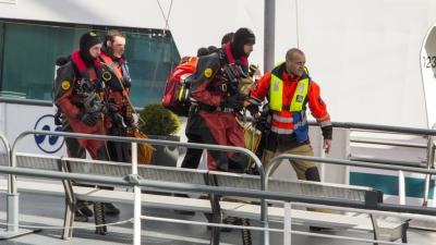 Zoekactie naar bij Erasmusbrug te water geraakte man