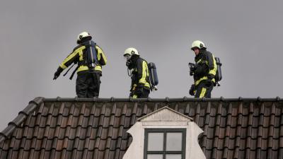 Foto van brandweermannen op dak | Archief EHF