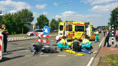 Bromfietser zwaargewond na botsing met auto