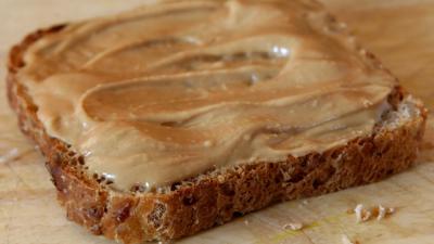 Met de paplepel ingegoten pindakaas verlaagt voor kind kans op allergie