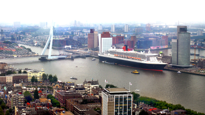 Watertaxi en motorsloep botsen op Nieuwe Maas - Blik op nieuws