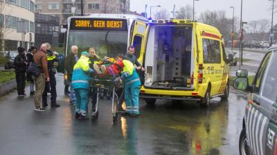 Voetganger gewond na aanrijding met stadsbus