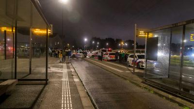 bushalte-politie-studenten