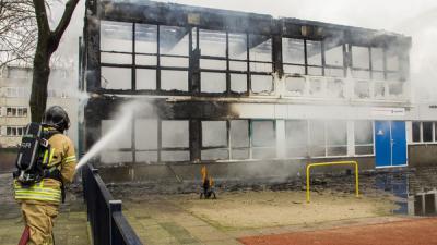 Grote brand verwoest buurthuis Rotterdam