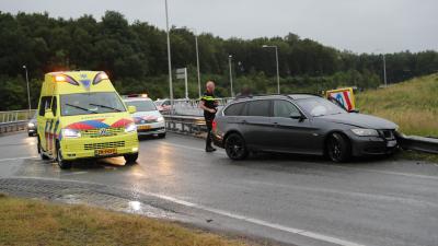 auto zwaar beschadigd door aanrijding