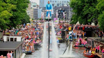 Drukbezochte Canal Parade is gezellig en gemoedelijk