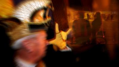 Snelrecht voor 'carnavals'-geweld tegen politie