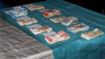 Politie neemt 325.000 euro cash in beslag bij onderzoek witwassen