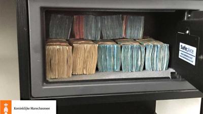 cash-kluis-bankbiljetten