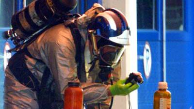 Gevaarlijke stof in gebouw Den Haag, vijftien mensen ontsmet