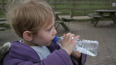 Blokhuis: 1000 watertappunten op schoolpleinen