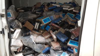 Twee aanhoudingen na onderschepping 3800 kilo cocaïne