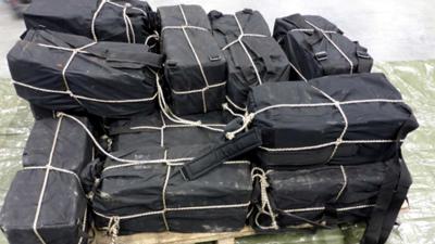 400 kilo cocaïne in sporttassen gevonden na buitenlandse tip 
