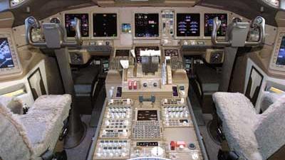 Foto van cockpit Boeing 777 | Archief EHF