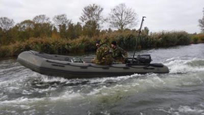 commando's in rubber boot