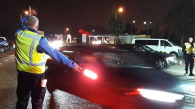 Drugs in verborgen ruimte Belgische auto aangetroffen