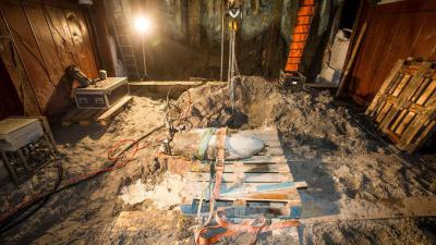 EOD maakt bommen op Schiphol onschadelijk