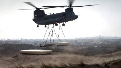 Chinook vervoert dak vuurleidingsbunker