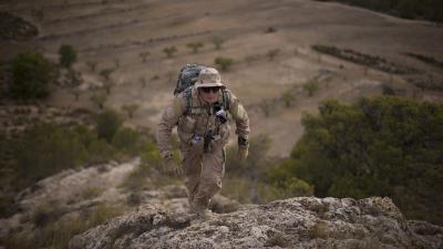 Militair op hitte training in Spanje