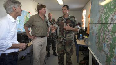 Koning verbijsterd over schade orkaan Irma