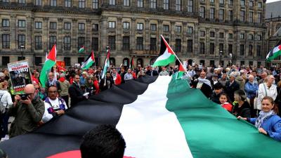 Demonstranten Amsterdam betuigen solidariteit met Palestijnse zaak