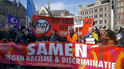 Demonstratie tegen racisme in Amsterdam rustig verlopen, politie houdt vijf mensen aan - Blik op nie