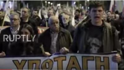 Duizenden grieken de straat op vanwege enorme verarming door EU-maatregelen