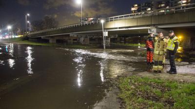 Gat in dijk Rotterdam veroorzaakt veel wateroverlast