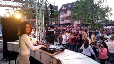 Uithoorn uit z&#039;n dak op muziek van dj Fayah Lourens 