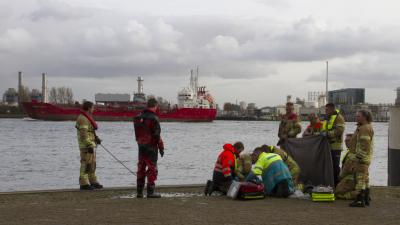 Drenkeling door fotograaf, brandweerman en omstanders gereanimeerd 