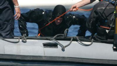 Foto van duiker Marine in rubberboot | Archief EHF