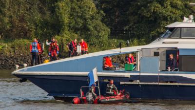 Foto van duikers brandweer op boot | Flashphoto | www.flashphoto.nl