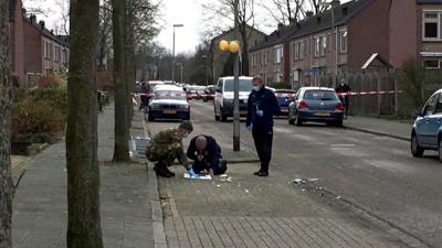 Zelfgemaakt explosief onder auto op Kerstroosstraat aangetroffen
