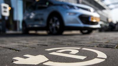 Rijksoverheid versnelt transitie naar elektrisch rijden