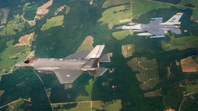 f35-f16-luchtfoto-jachtvliegtuig